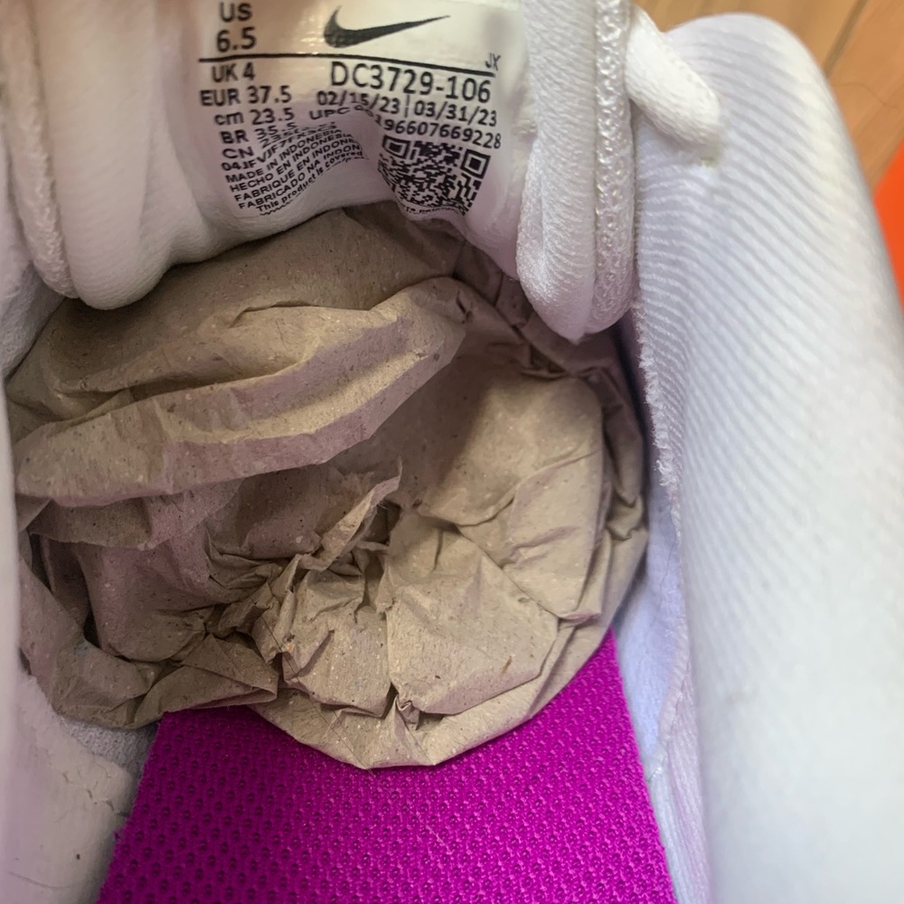 Nike Women's White and Black Sneakers - Picture 5 of 5